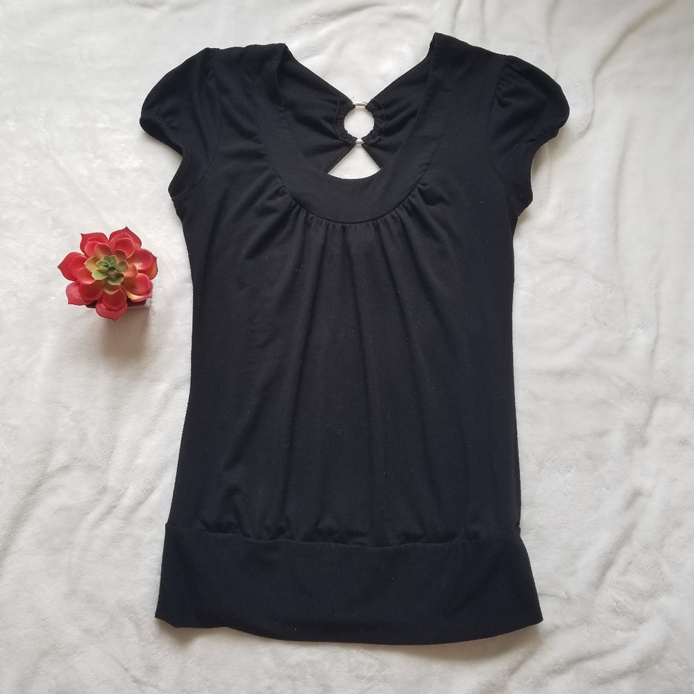Cute black peekaboo back shirt